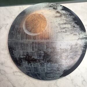 DiscraftUltraStarfrisbeediscmodelBuzzfeaturingStar Wars Death Star design